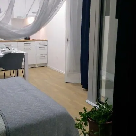 Adris Πανσιόν *