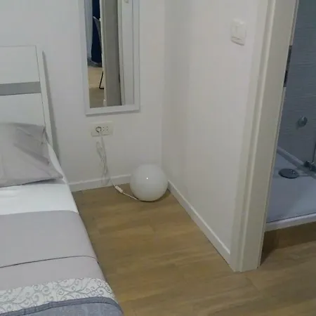 Adris Πανσιόν *