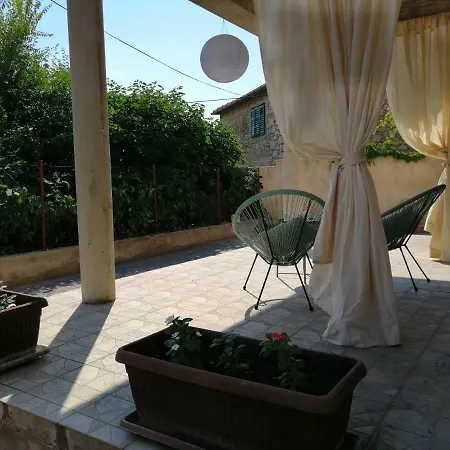 Adris Πανσιόν *